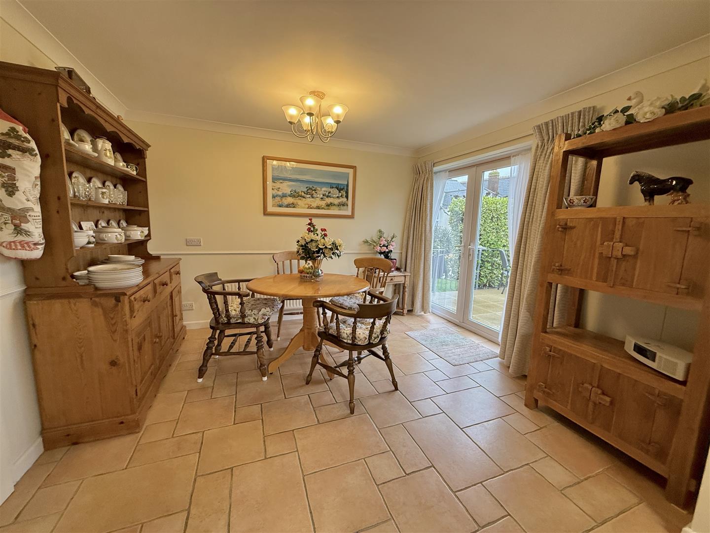 Kitchen/Dining Room: